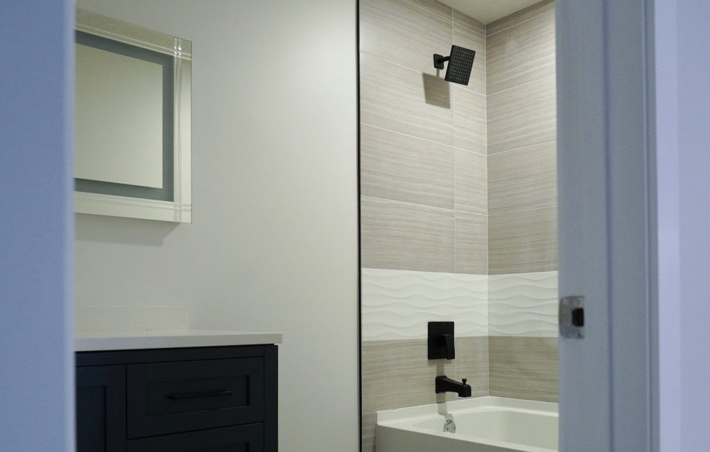 Bathroom Renovations Edmonton 10 1024x652 